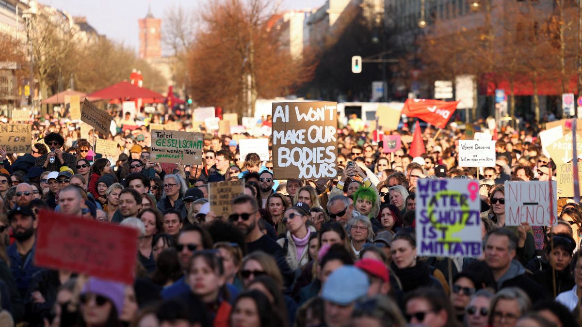 Deepfaky a sexuální násilí. Tisíce demonstrantů v Berlíně volaly po změně zákona